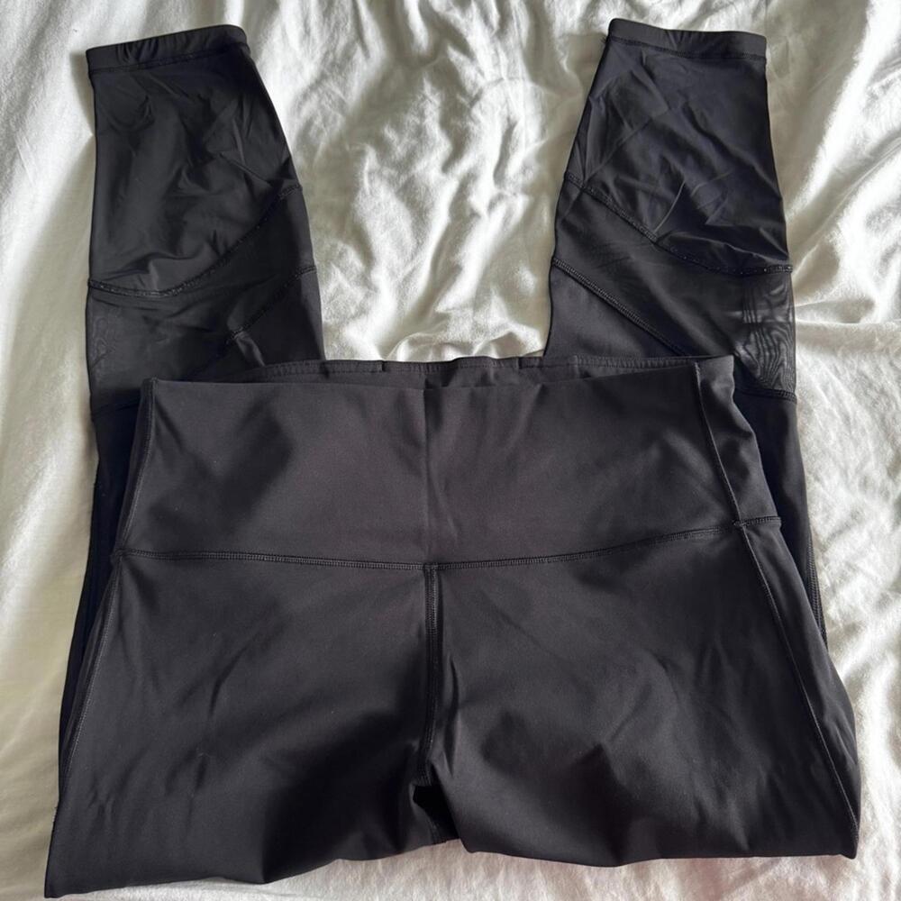 1 Lululemon Fresh In Mesh Tight (25") - Black - Picture 9 of 9